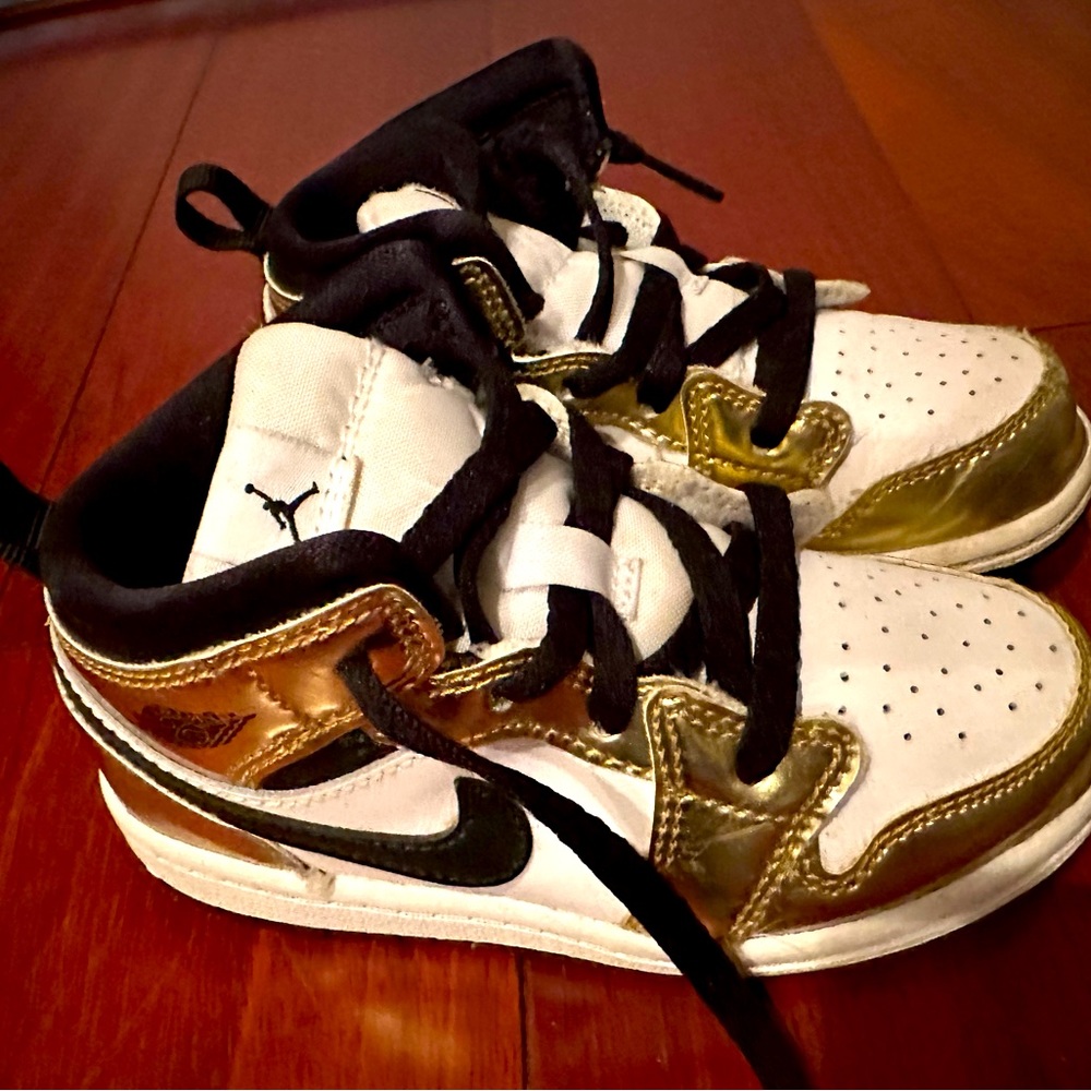 Jordan Mids EUC - toddler swag